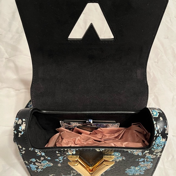 Floral LV Twist - Picture 3 of 7